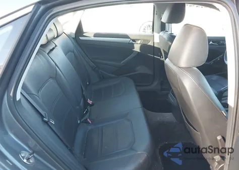 2014 Volkswagen Passat 1.8T Wolfsburg Edition z USA, uszkodzony, nr VIN 1VWAT7A35EC044821